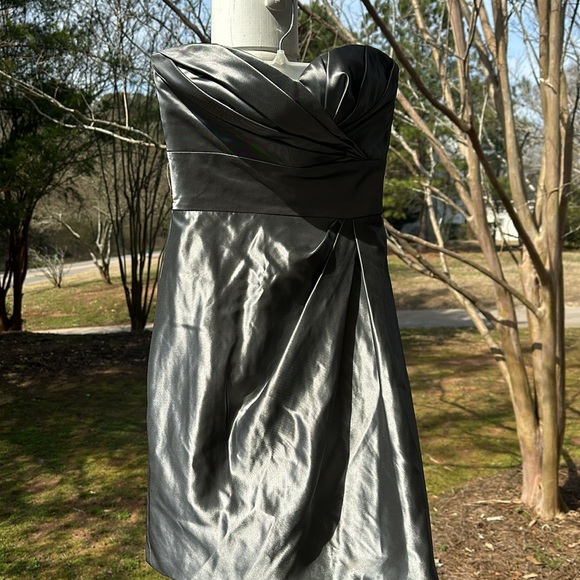 Love size 2 gray semi-formal strapless dress. Stunning! - Picture 2 of 8